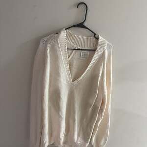 Old Navy Cream Knit Deep V-Neck Oversized Sweater XXL